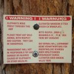 Elefantenwarnschilder beim Purros Campsite